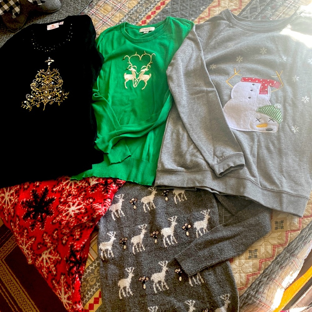 Assorted very gently used size M Christmas sweaters 🎄